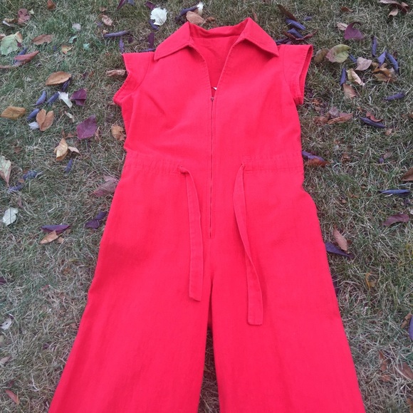 Super fabulous vintage 1970s red jumpsuit. - Picture 2 of 3